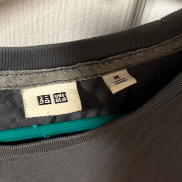 Uniqlo Black T-Shirt - Picture 2 of 3